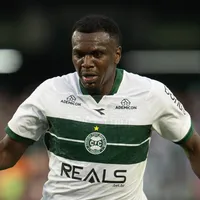 Zagueiro do Coritiba critica arbitragem e relata agressão