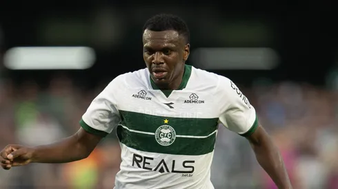 Jacy jogador do Coritiba durante partida contra o Athletic Club no estadio Couto Pereira pelo campeonato Brasileiro B 2025. Foto: Hedeson Alves/AGIF