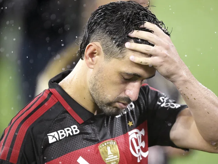 Torcida se divide sobre Arrascaeta no Flamengo