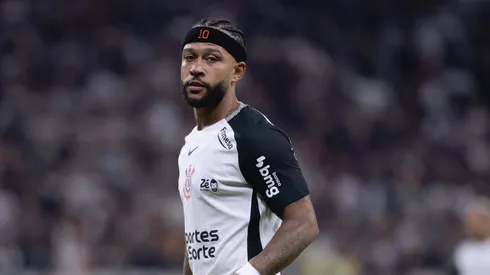 Memphis Depay não enfrentará o Fluminense.