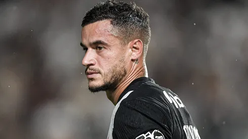 Coutinho durante confronto contra a Chapecoense no Brasileirão de 2026.