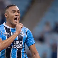 Carlos Vinícius vira destaque em Portugal