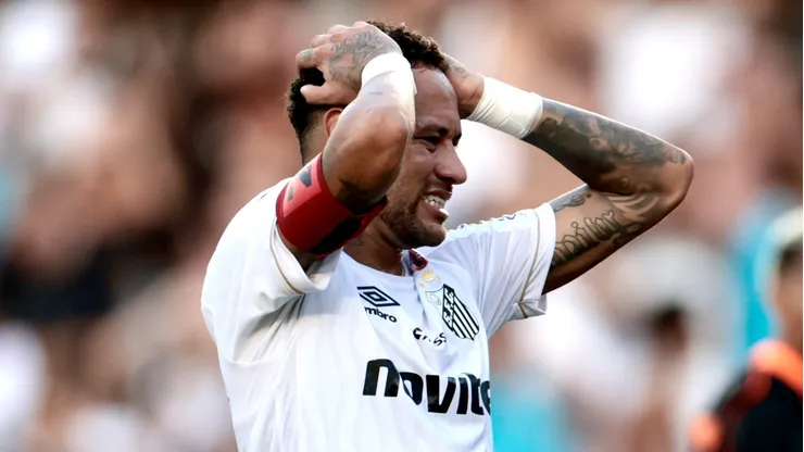 Neymar vive momento ruim no Santos.