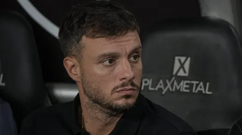 Martín Anselmi durante confronto entre Botafogo e Fluminense no Campeonato Carioca de 2026.