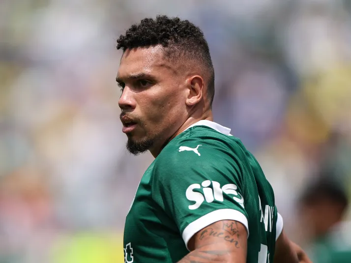 Paulinho tem desvalorização de R$42 milhões no Palmeiras