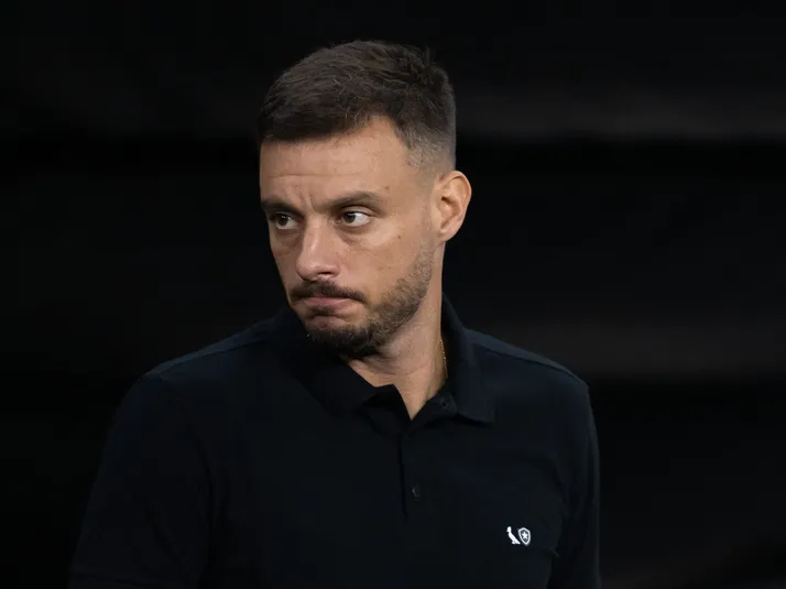 Ex-Botafogo, Anselmi encaminha acordo com o Monterrey