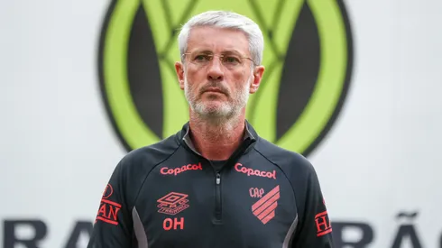 Odair Hellmann tecnico do Athletico-PR durante partida contra o Coritiba no estadio Arena da Baixada pelo campeonato Brasileiro A 2026. Foto: Robson Mafra/AGIF