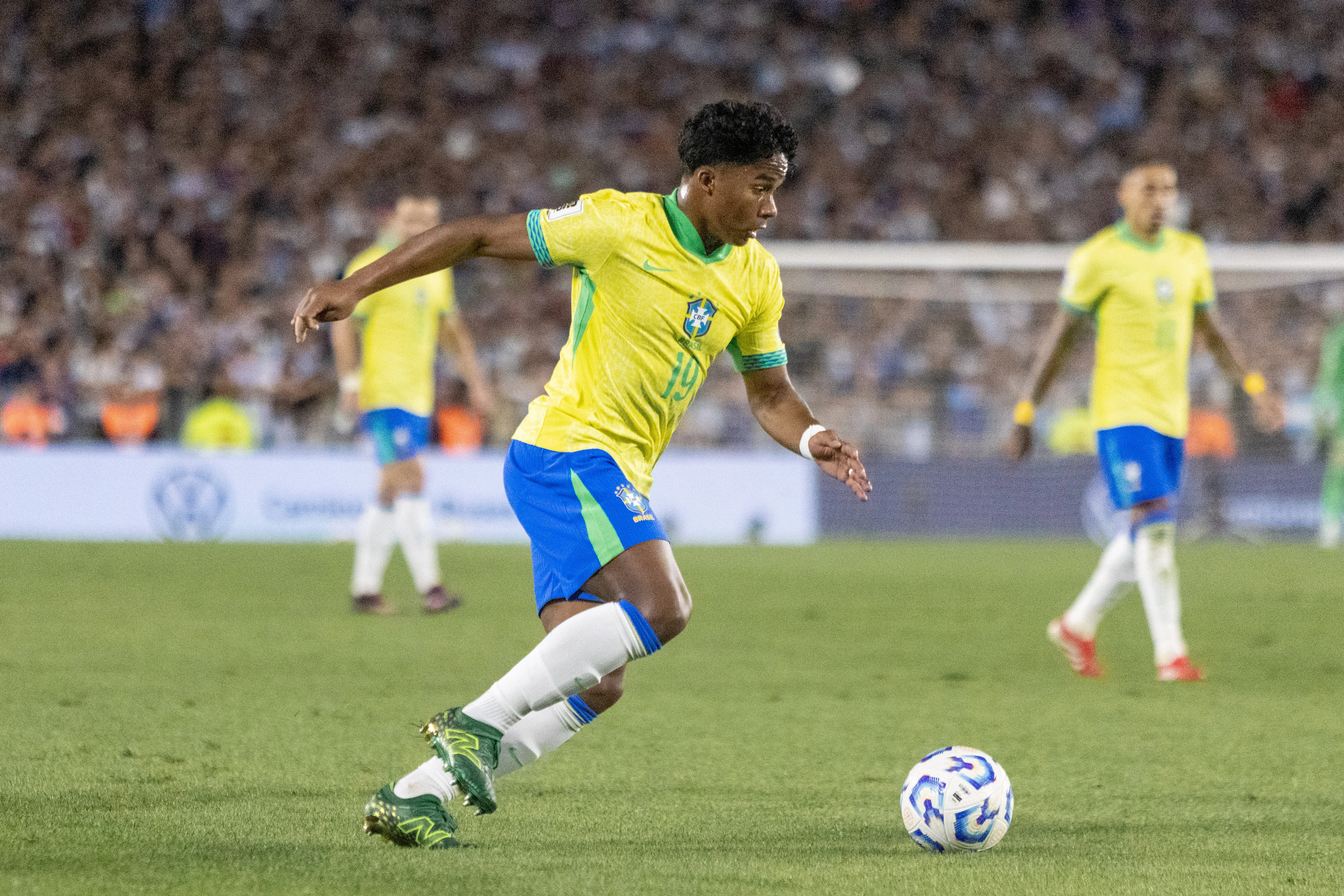 Endrick jogador do Brasil durante partida contra a Argentina no estadio Monumental de Nunez pelas Eliminatorias Copa Do Mundo 2026. Foto: Lucas Gabriel Cardoso/AGIF