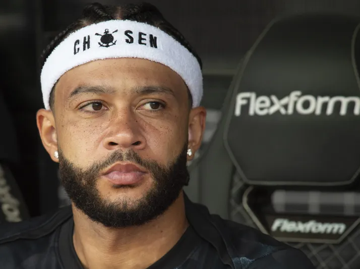 Corinthians traça plano financeiro para renovar com Depay