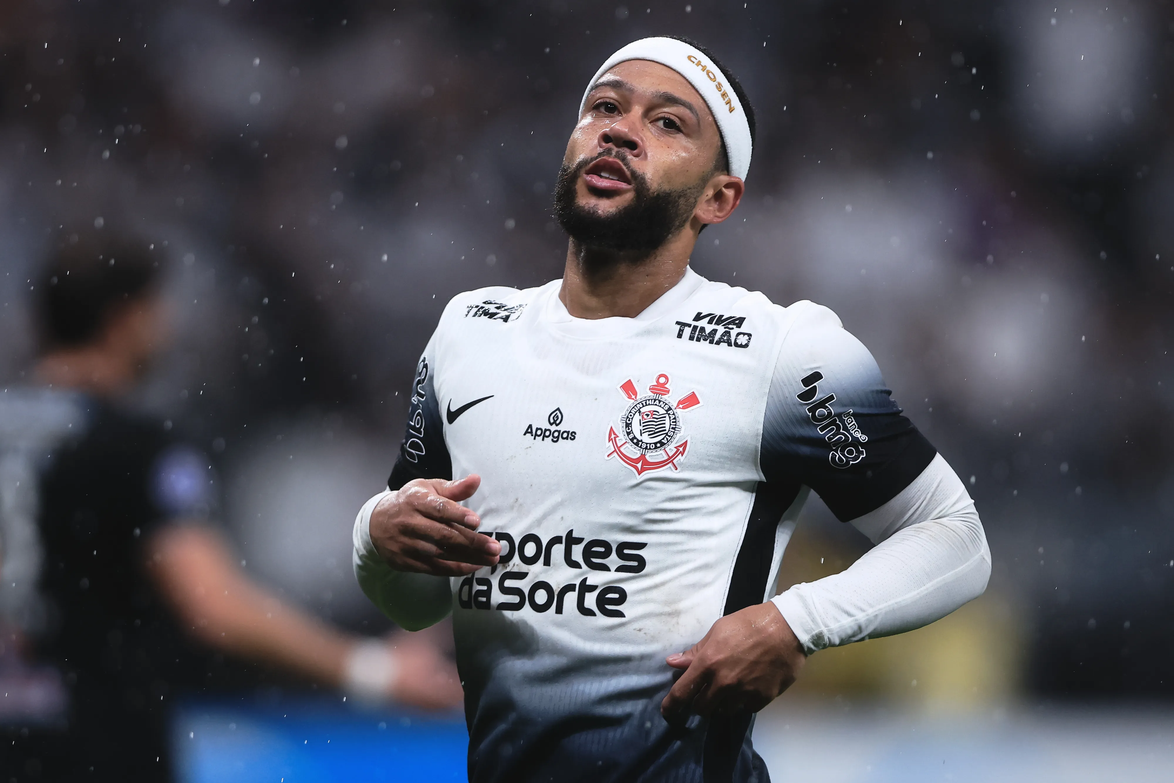 Memphis Depay jogador do Corinthians durante partida contra o Racing-URU no estadio Arena Corinthians pelo campeonato Copa Sul-americana 2025. Foto: Ettore Chiereguini/AGIF