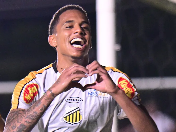 Athletico-PR desiste de Dantas e não fará mais contratações