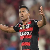Alex Sandro retorna ao Flamengo na estréia da Libertadores