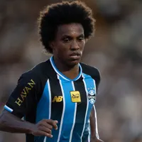 Torcida do Grêmio mostra revolta com desempenho de Willian