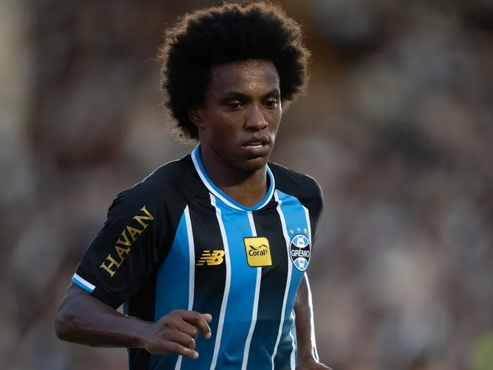 Torcida do Grêmio mostra revolta com desempenho de Willian