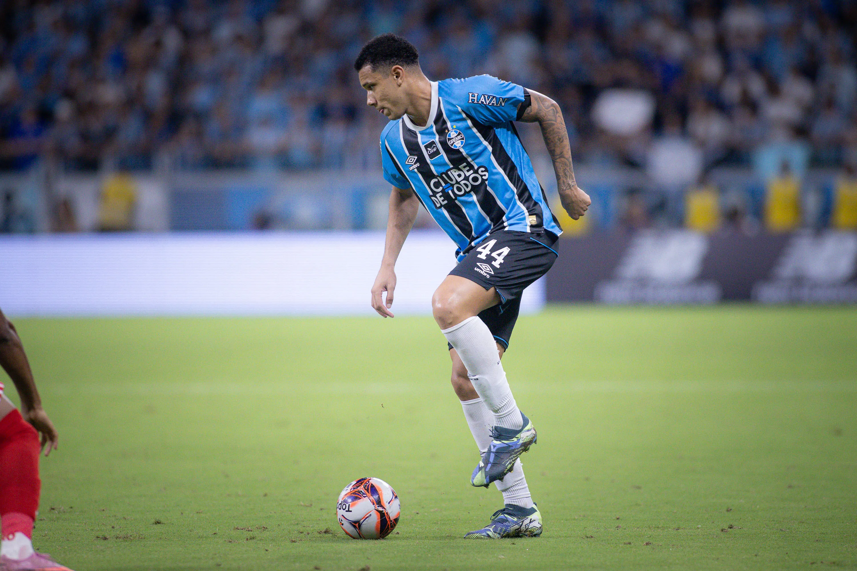 RS – PORTO ALEGRE – 01/03/2026 – GAUCHO 2026, GREMIO X INTERNACIONAL – Viery jogador do Gremio durante partida contra o Internacional no estadio Arena do Gremio pelo campeonato Gaucho 2026. Foto: Maxi Franzoi/AGIF