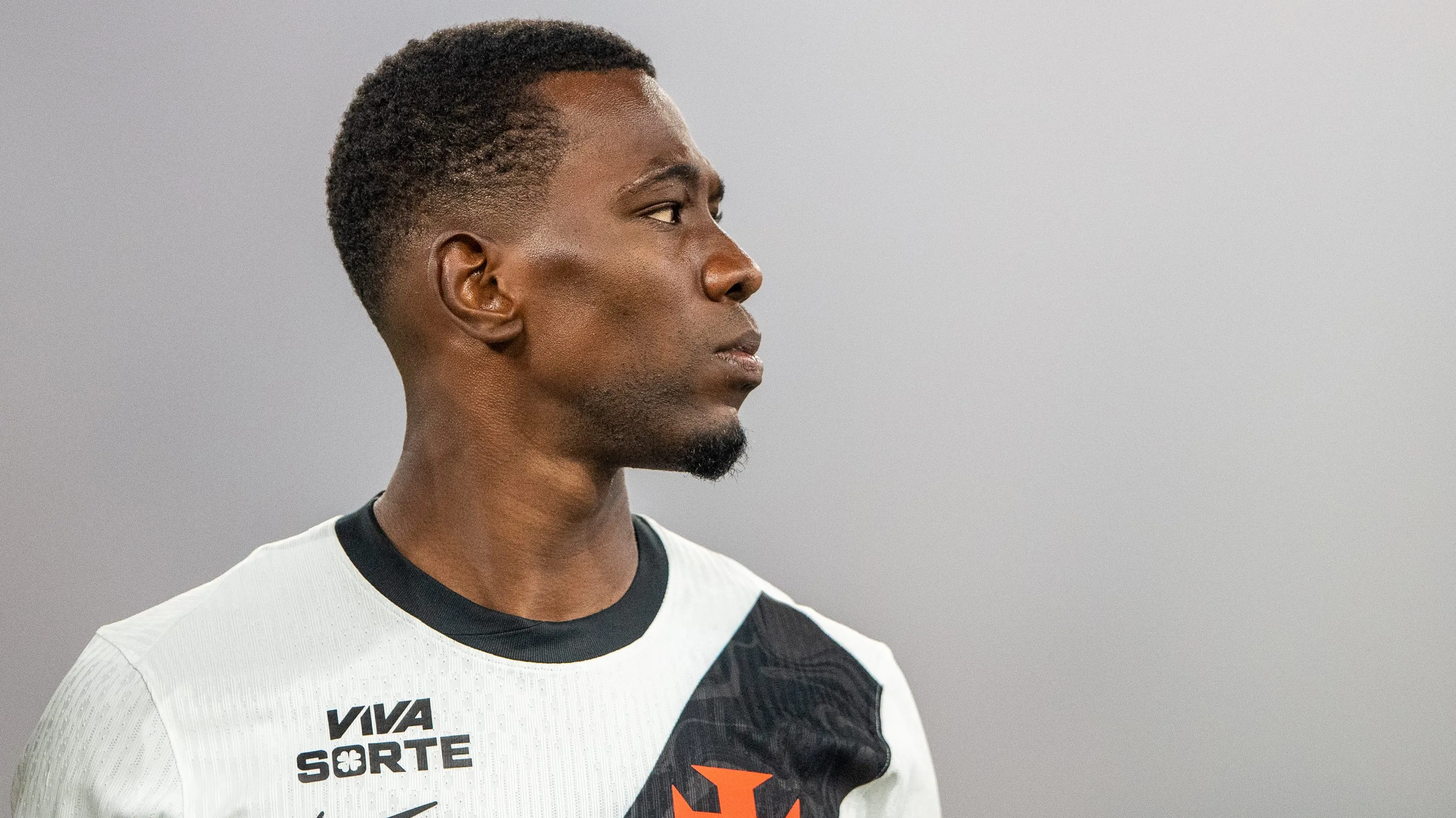 Cuesta, zagueiro do Vasco. Foto: Thiago Ribeiro/AGIF