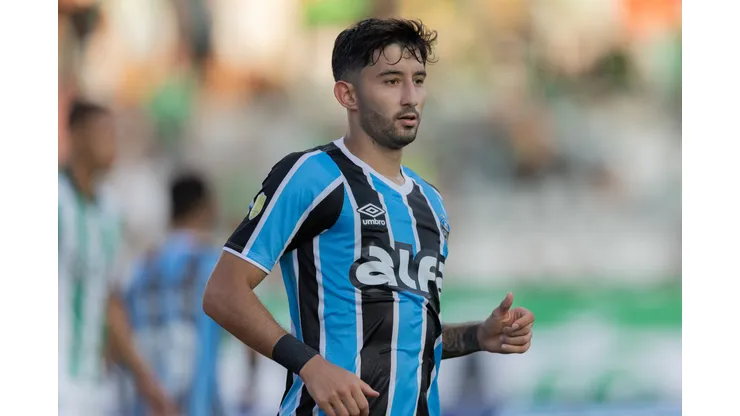 RS - CAXIAS DO SUL - 01/03/2025 - GAUCHO 2025, JUVENTUDE X GREMIO - Villasanti jogador do Gremio durante partida contra o Juventude no estadio Alfredo Jaconi pelo campeonato Gaucho 2025. Foto: Liamara Polli/AGIF