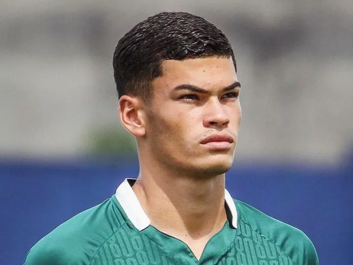 Botafogo fecha a contratação do zagueiro Anthony, do Goiás