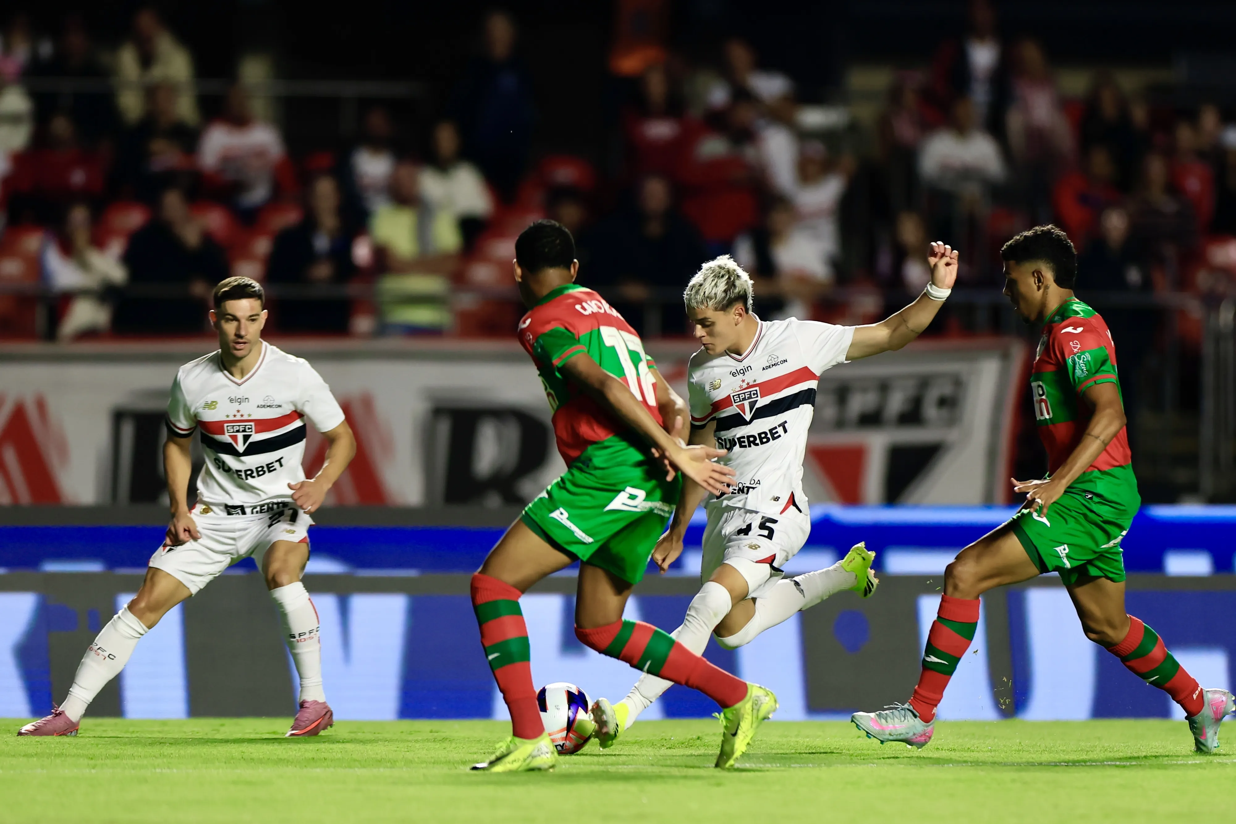Lucca atuando em São Paulo x Portuguesa – Foto: Marcello Zambrana/AGIF