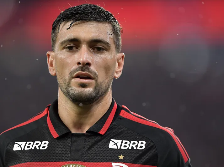 Varela e Arrascaeta, do Flamengo, devem ser titulares no Uruguai