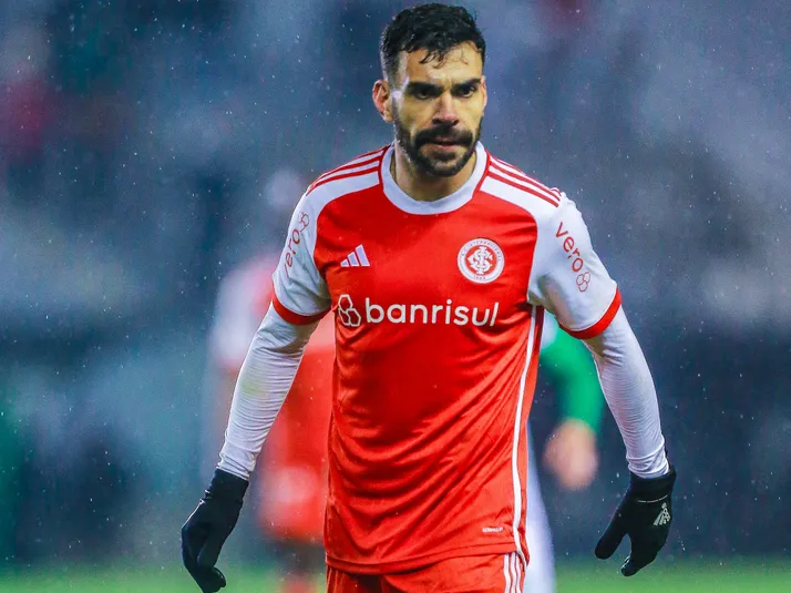 Internacional volta atrás e descarta negociar Bruno Henrique após aval de Pezzolano