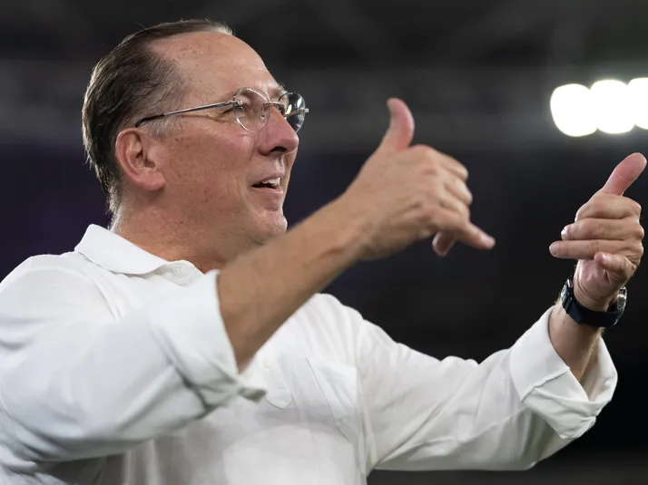 John Textor renova com Arthur Novaes no Botafogo com multa milionária