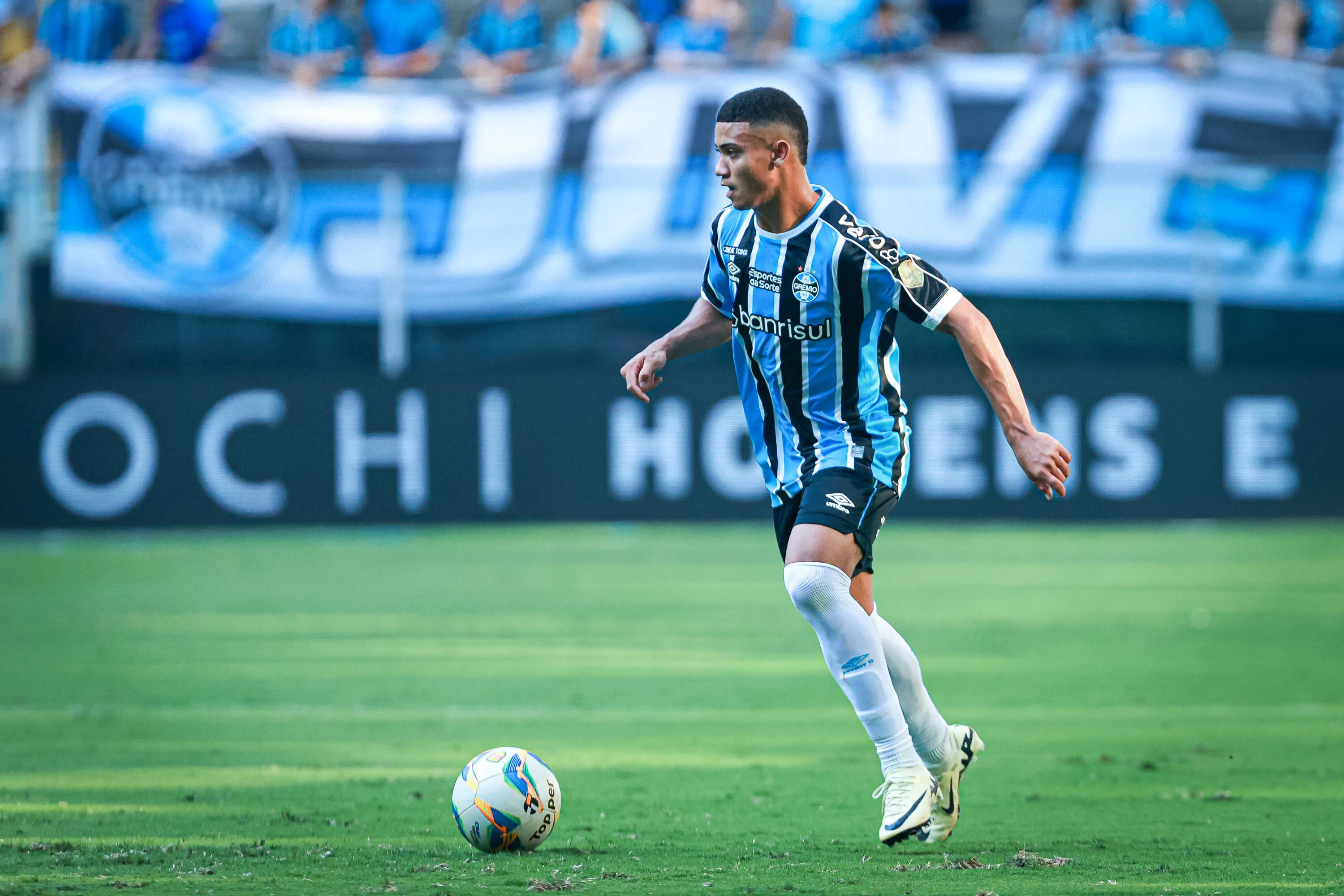 RS – PORTO ALEGRE – 02/03/2024 – GAUCHO 2024, GREMIO X GUARANY DE BAGE – Gustavo Nunes jogador do Gremio durante partida contra o Guarany de Bage no estadio Arena do Gremio pelo campeonato Gaucho 2024. Foto: Maxi Franzoi/AGIF