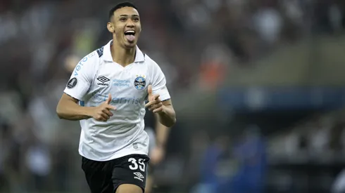 Gustavo Nunes jogador do Gremio comemora seu gol durante partida contra o Fluminense no estadio Maracana pelo campeonato Copa Libertadores 2024.
