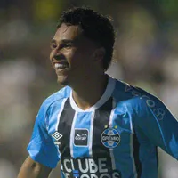 Grêmio afasta atacante Roger após problema disciplinar