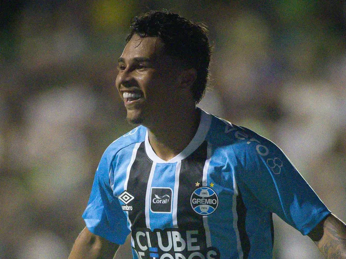 Grêmio afasta atacante Roger após problema disciplinar