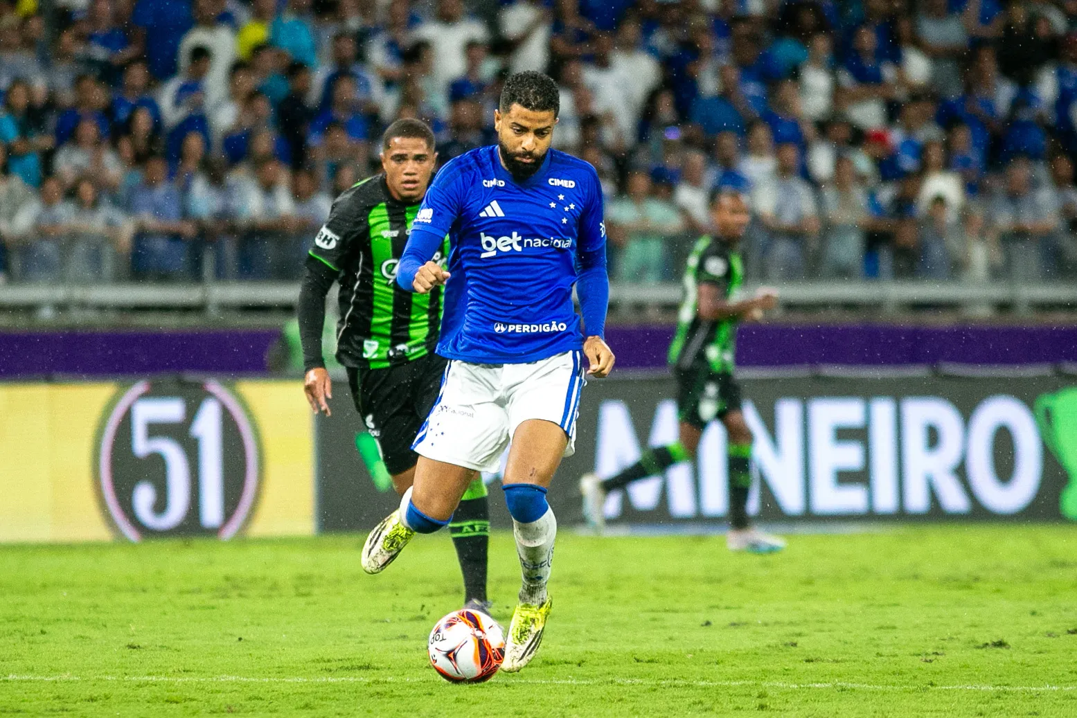MG – BELO HORIZONTE – 08/02/2026 – MINEIRO 2026, CRUZEIRO X AMERICA-MG – Joao Marcelo jogador do Cruzeiro durante partida contra o America-MG no estadio Mineirao pelo campeonato Mineiro 2026. Foto: Fernando Moreno/AGIF