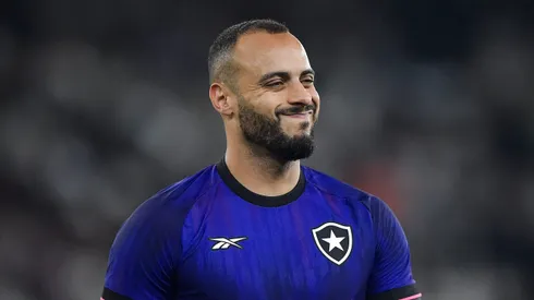 Arthur Cabral pode deixar o Botafogo.