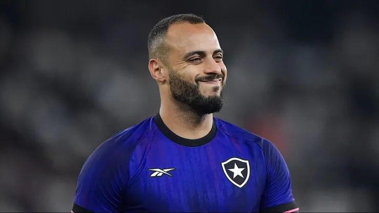 Arthur Cabral pode deixar o Botafogo.