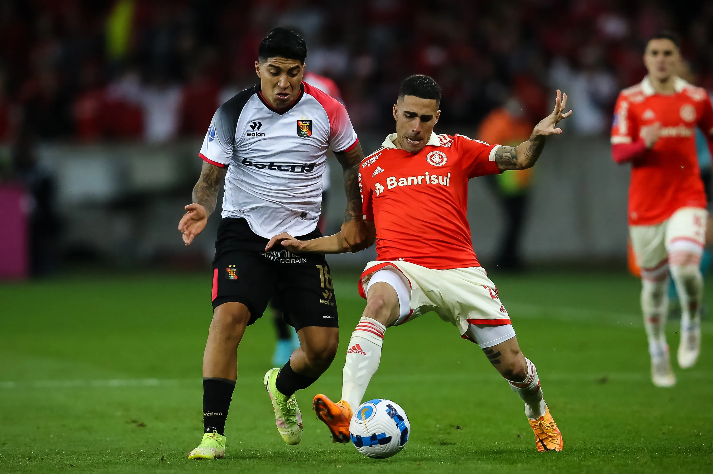 Gabriel cobrará o Inter na Justiça – Foto: Pedro H. Tesch/AGIF.