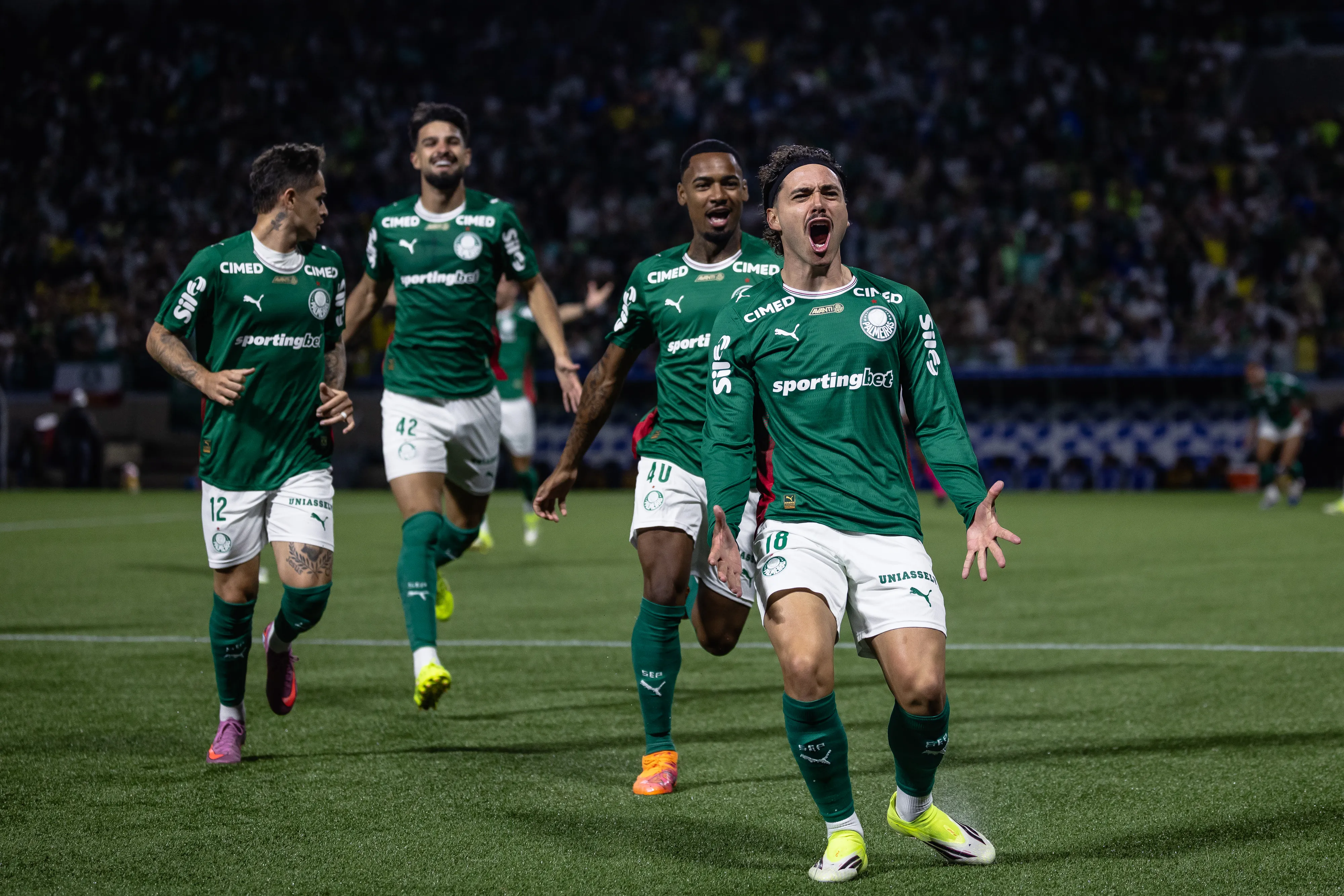 Mauricio jogador do Palmeiras comemora seu gol durante partida contra o Sao Paulo no estadio Arena Barueri pelo campeonato Paulista 2026. Foto: Ettore Chiereguini/AGIF