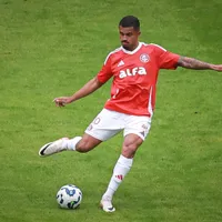 Clayton Sampaio segue no Internacional e ganha nova chance