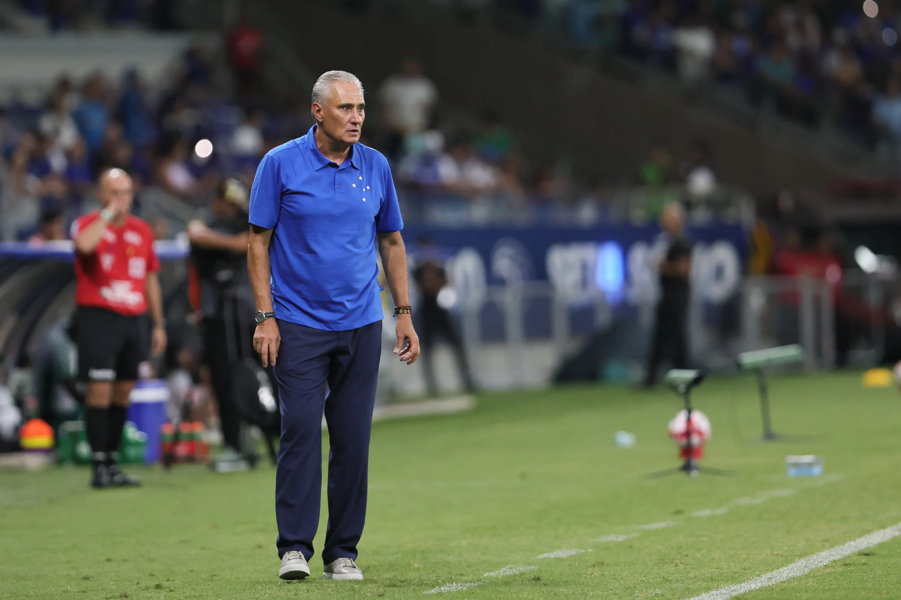 Tite comandando o Cruzeiro em 2026 – Foto: Gilson Lobo/AGIF