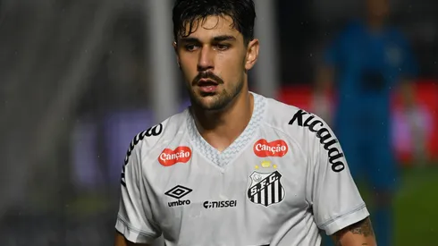 João Basso, ex-jogador do Santos, teve o nome especulado no Inter anteriormente