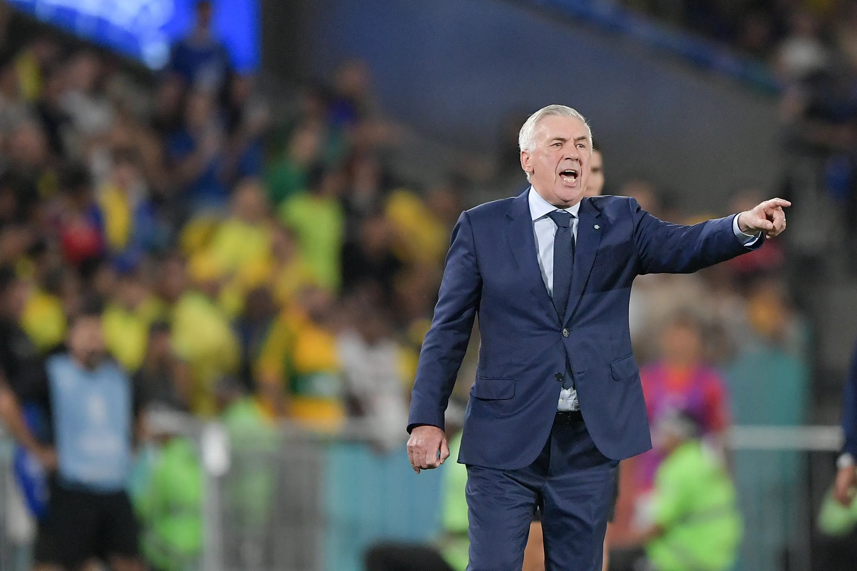 Carlo Ancelotti comandando a Seleção Brasileira – Foto: Thiago Ribeiro/AGIF