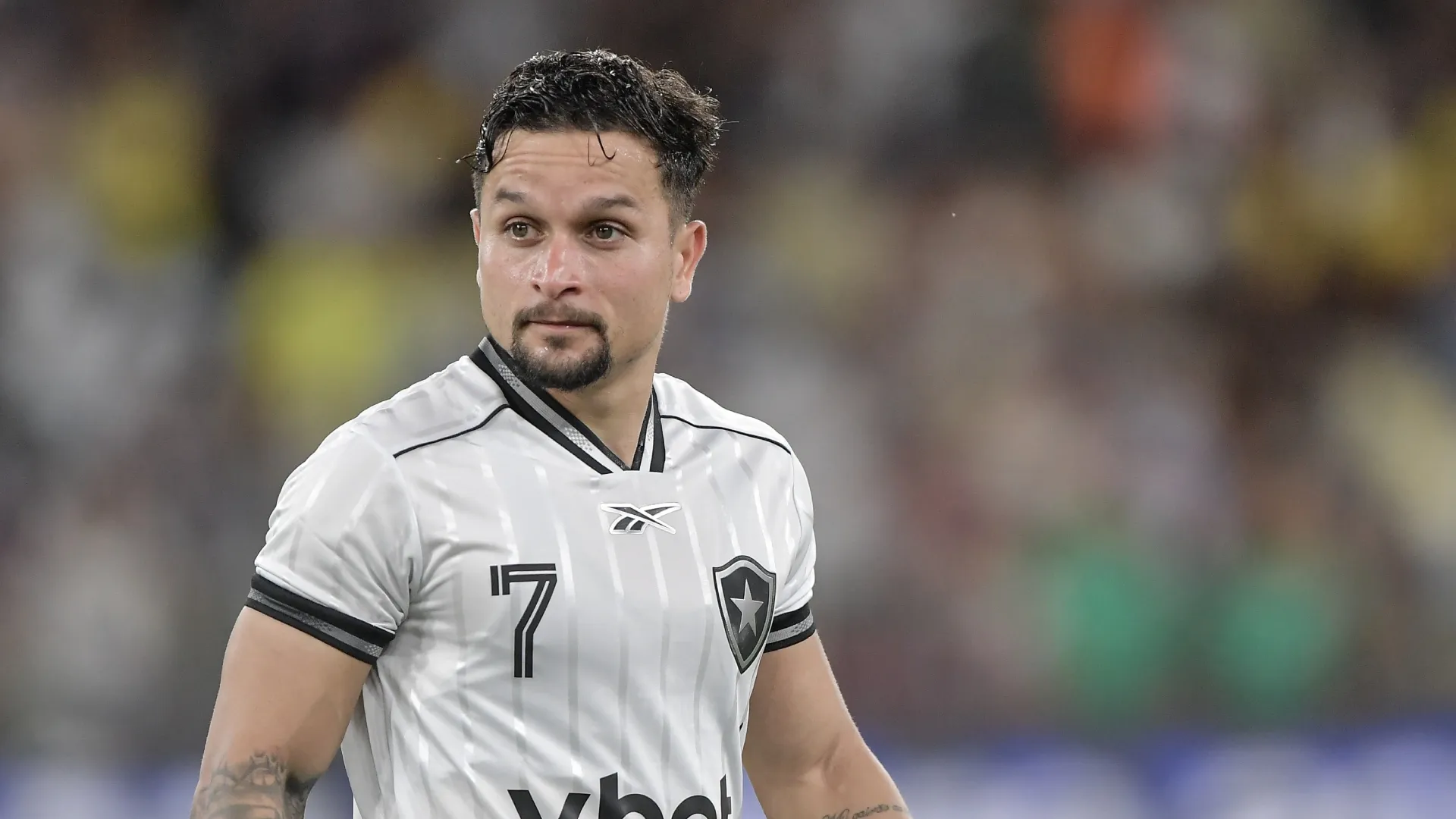 Botafogo negocia saída de Artur para o São Paulo (Imagem: Thiago Ribeiro/AGIF)