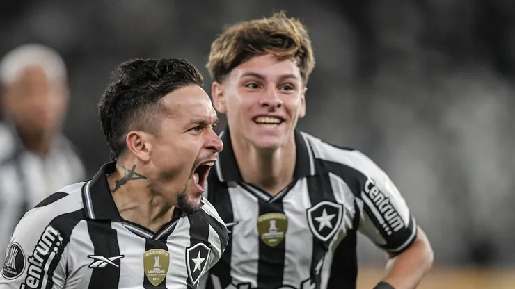 Artur jogador do Botafogo comemora seu gol durante partida contra o LDU no estádio Engenhão pelo campeonato Copa Libertadores 2025. Foto: Thiago Ribeiro/AGIF