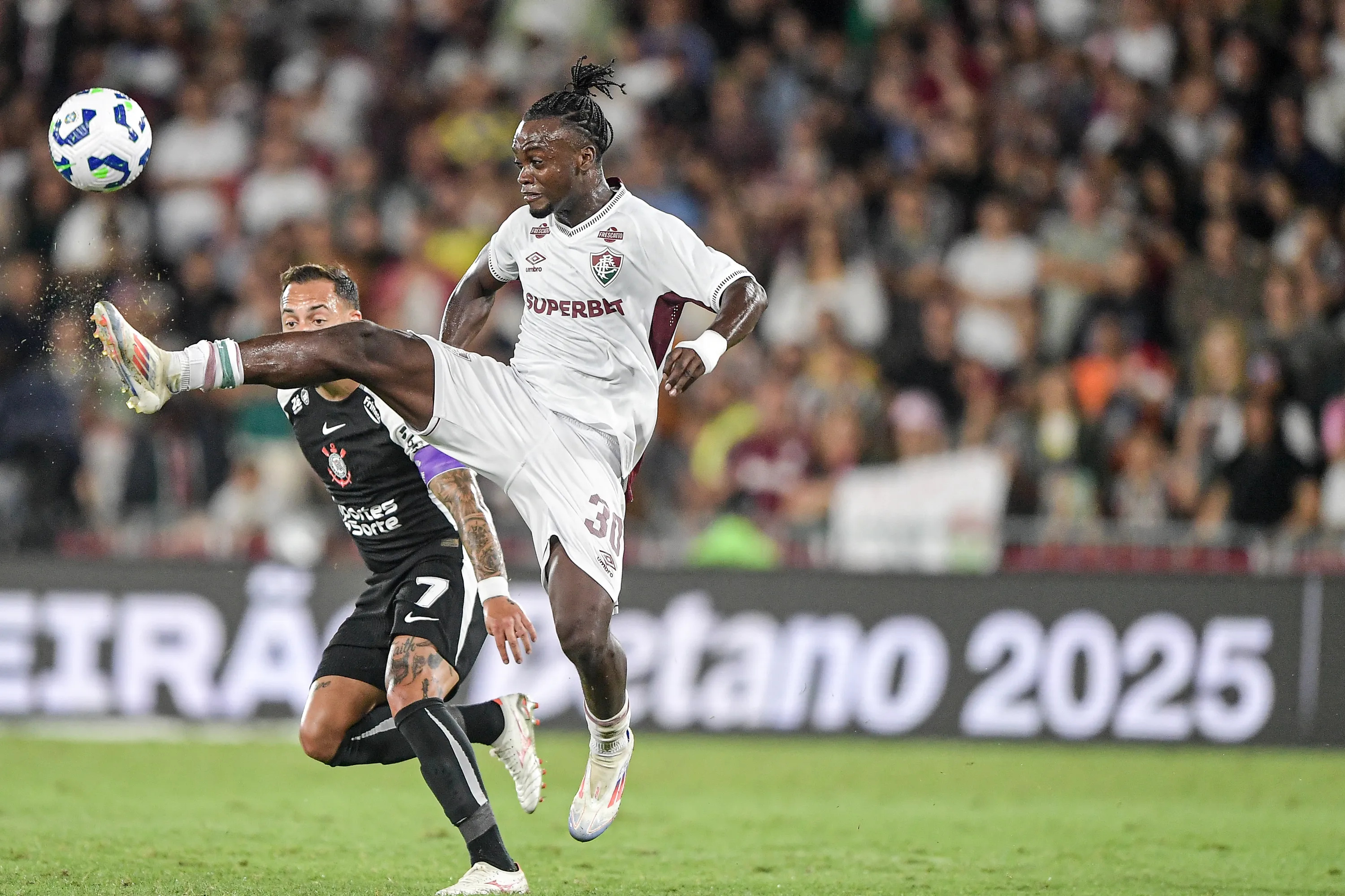 Santi Moreno jogador do Fluminense durante partida contra o Corinthians no estadio Maracana pelo campeonato Brasileiro A 2025. Foto: Thiago Ribeiro/AGIF