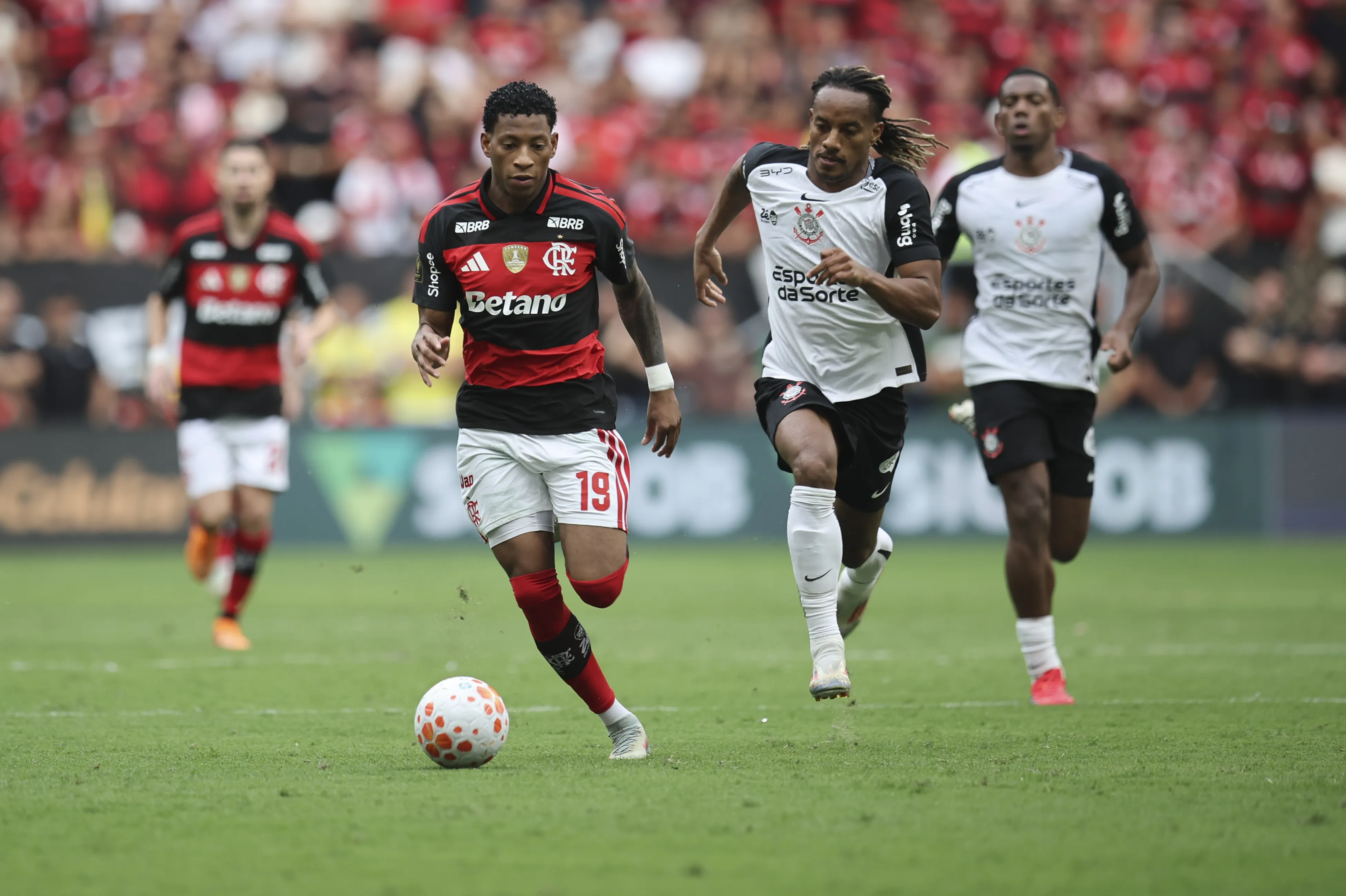 DF – BRASILIA – 01/02/2026 – SUPER COPA DO REI 2026, FLAMENGO X CORINTHIANS – Gonzalo Plata jogador do Flamengo durante partida contra o Corinthians no estadio Mane Garrincha pelo campeonato Super Copa Do Rei 2026. Foto: Mateus Bonomi/AGIF