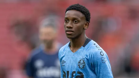 Gabriel Mec jogador do Gremio durante partida contra o Internacional no estadio Beira-Rio pelo campeonato Brasileiro A 2025.