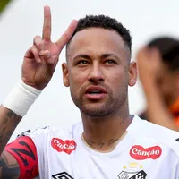 Neymar retorna aos treinos com bola no Santos