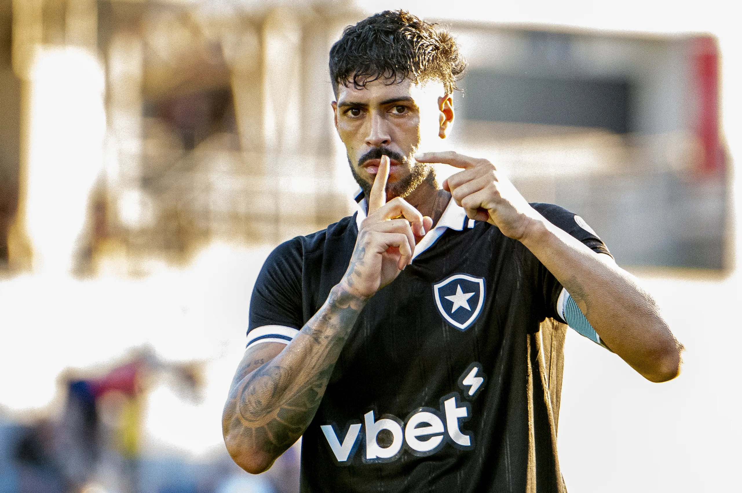 SP – BRAGANCA PAULISTA – 21/03/2026 – BRASILEIRO A 2026, BRAGANTINO X BOTAFOGO – Alexander Barboza jogador do Botafogo comemora seu gol durante partida contra o Bragantino no estadio Cicero De Souza Marques pelo campeonato Brasileiro A 2026. Foto: Anderson Romao/AGIF