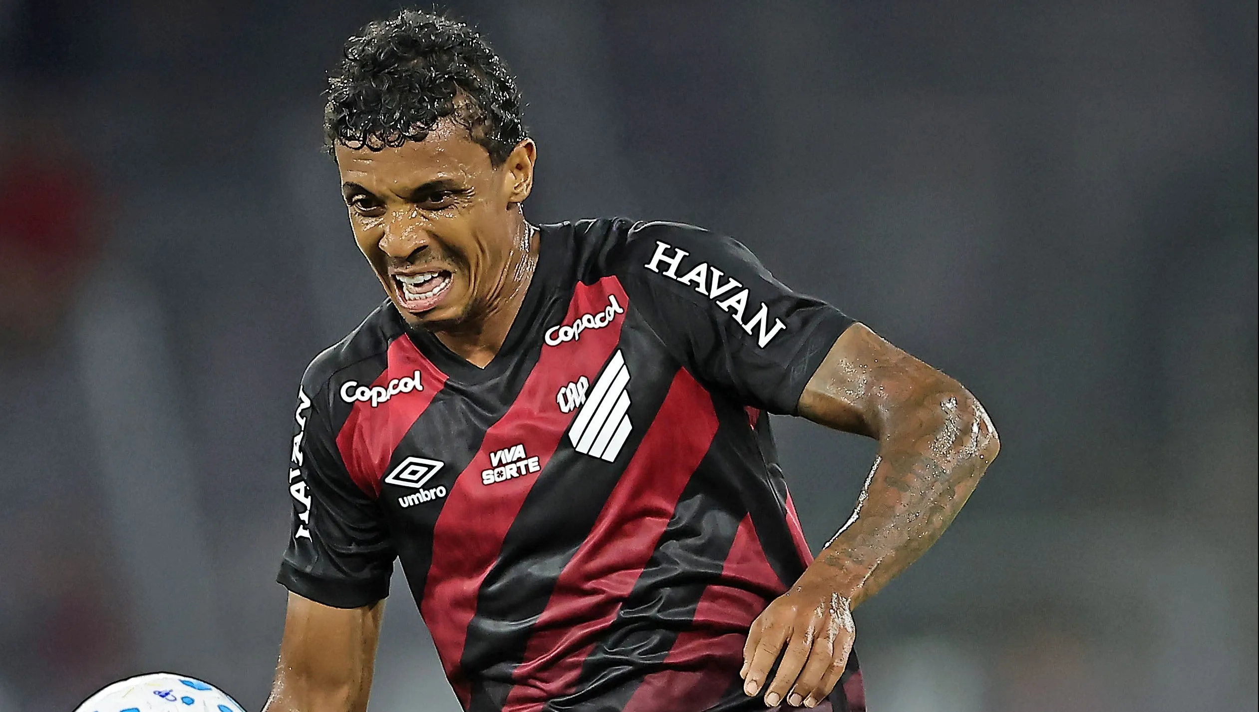 Luiz Gustavo, volante do Athletico-PR. Foto: Heuler Andrey/Getty Images