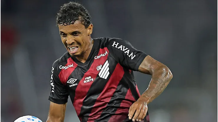 Luiz Gustavo, volante do Athletico-PR