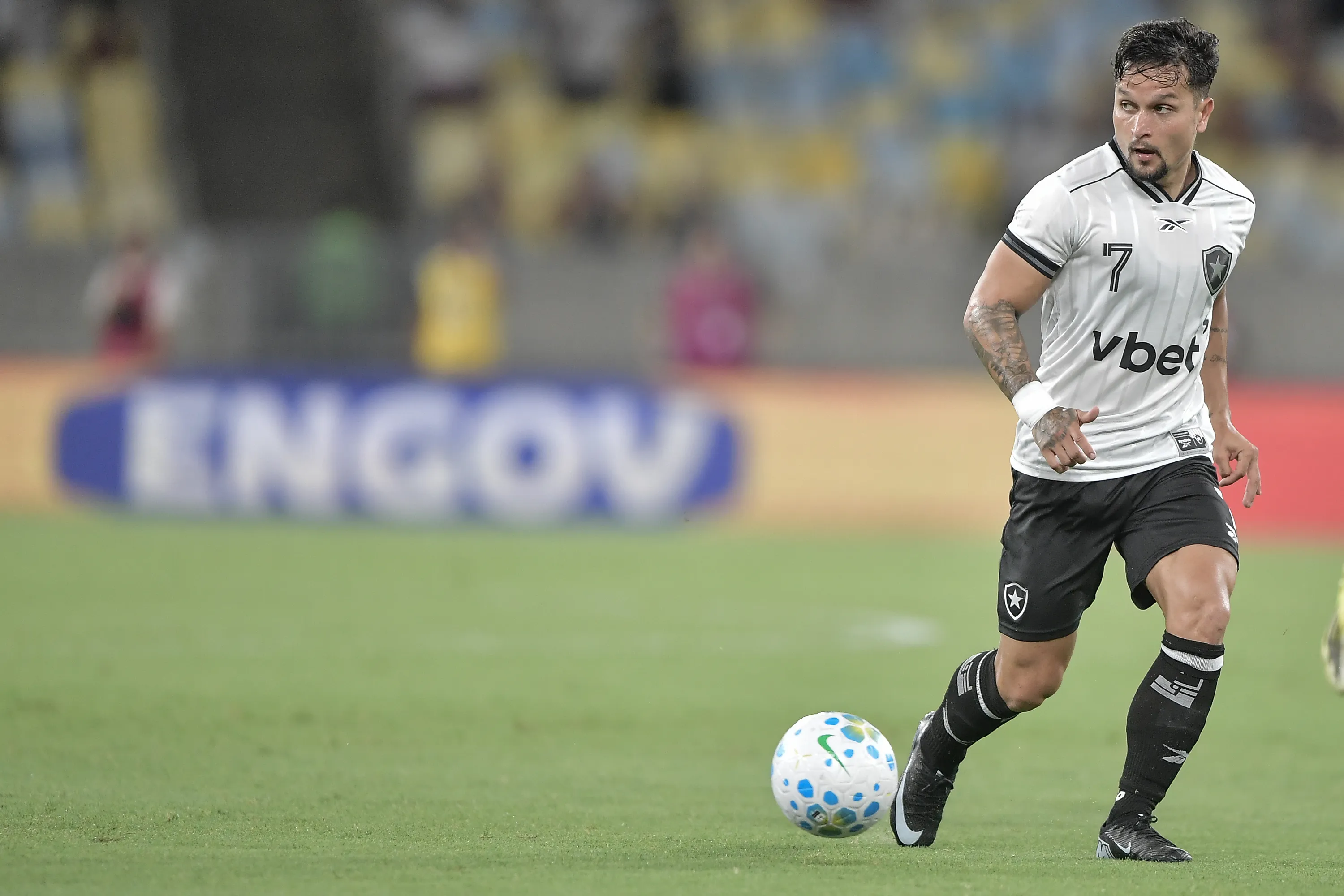 Artur atuando no Botafogo – Foto: Thiago Ribeiro/AGIF