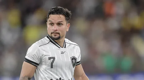 RJ - RIO DE JANEIRO - 12/02/2026 - BRASILEIRO A 2026, FLUMINENSE X BOTAFOGO - Artur jogador do Botafogo durante partida contra o Fluminense no estadio Maracana pelo campeonato Brasileiro A 2026. Foto: Thiago Ribeiro/AGIF